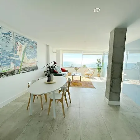 Moderno Y Completo Frente Al Mar